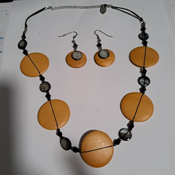 Caracol Jewelry - Caracol wooden necklace and earring set